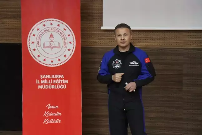 Türkiye'nin ilk astronotu Alper Gezeravcı, Şanlıurfa'da öğrencilerle buluştu