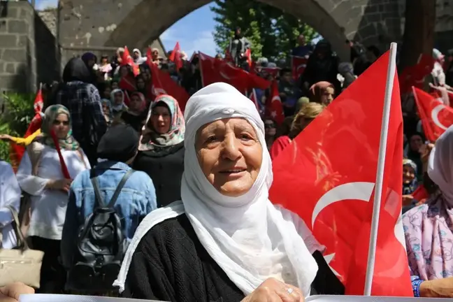 AK Parti Kadın Kolları, Gazzeli anneler için basın açıklaması yaptı