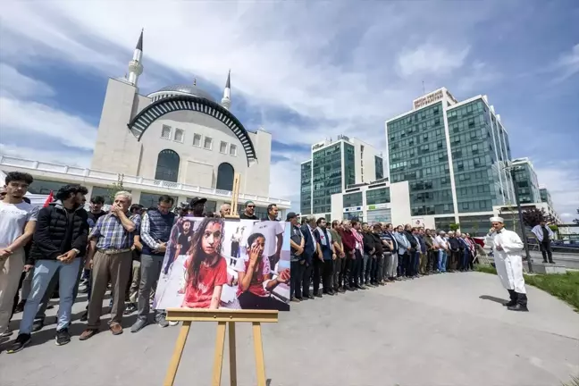İsrail'in Gazze'ye saldırılarında hayatını kaybeden Müslümanlar için gıyabi cenaze namazı kılındı