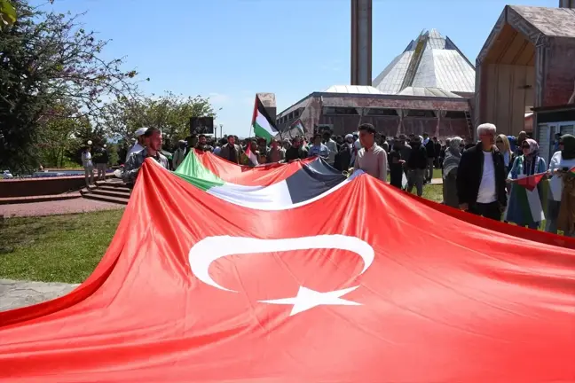 OMÜ Öğrencileri İsrail'in Gazze'ye yönelik saldırılarını protesto etti