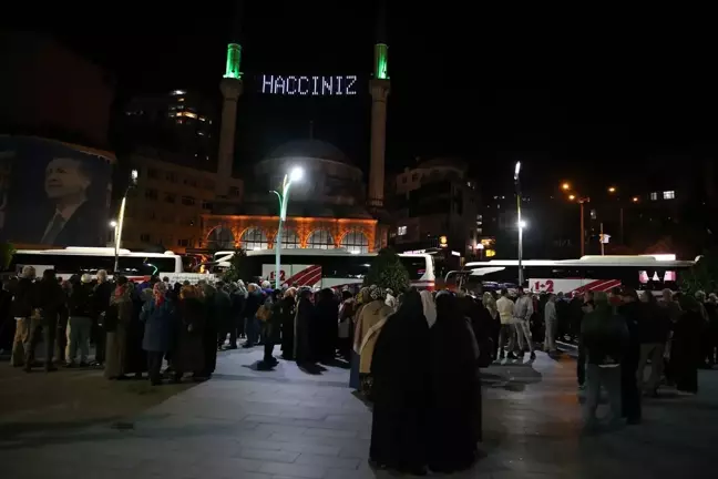Rize'de Hacı Adayları Uğurlandı