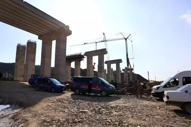 Aydın'da Otoyol İnşaatında Vinç Devrildi: 1 Kişi Hayatını Kaybetti