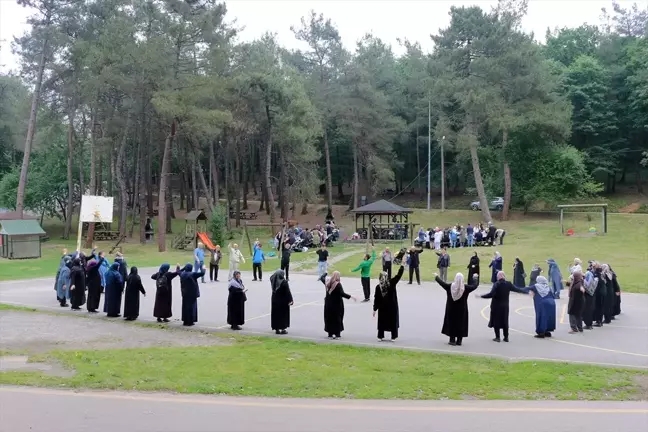 Sakarya Büyükşehir Belediyesi Yaşlı Destek Merkezi'nden Yürüyüş Etkinliği