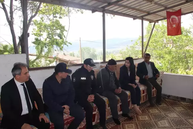 Hamamözü Kaymakamı Büşra Erdoğan, şehit ailesini ziyaret etti
