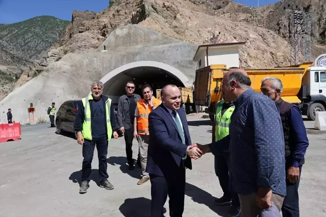 Artvin Valisi Yusufeli Merkez Viyadüğü'nde İncelemelerde Bulundu