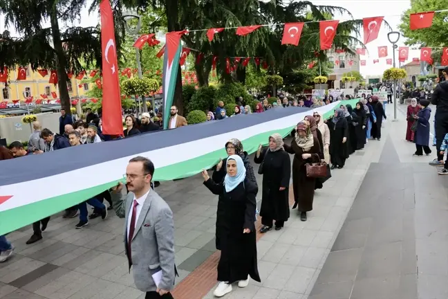 Trabzon'da Filistin'e Destek Yürüyüşü ve Oturma Eylemi Devam Ediyor