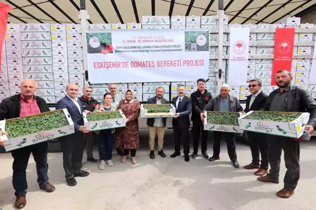 Eskişehir Valisi Hüseyin Aksoy Çiftçilere Domates Fidesi Dağıttı