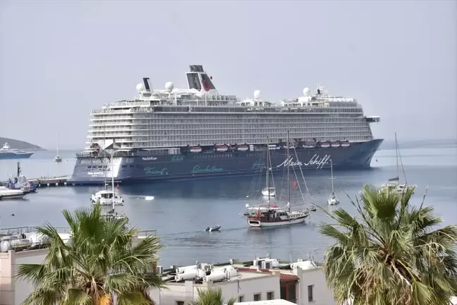 Bodrum'a kruvaziyer turist akını