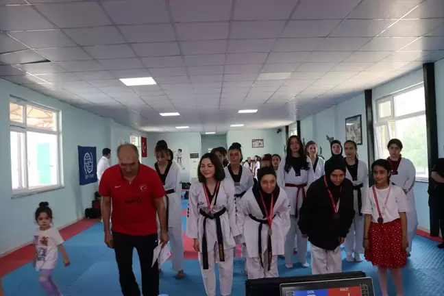Kahramanmaraş'ta Gençlik Haftası Tekvando Turnuvası Düzenlendi