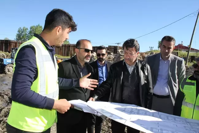 AK Parti Van Milletvekili Kayhan Türkmenoğlu, Eski Van Şehri'nde restorasyon çalışmalarını inceledi