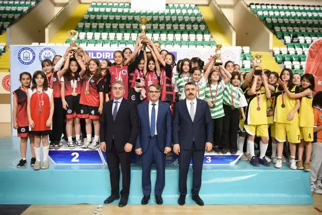 Yıldırım'da Okul Sporları İlçe Şenlikleri Düzenlendi