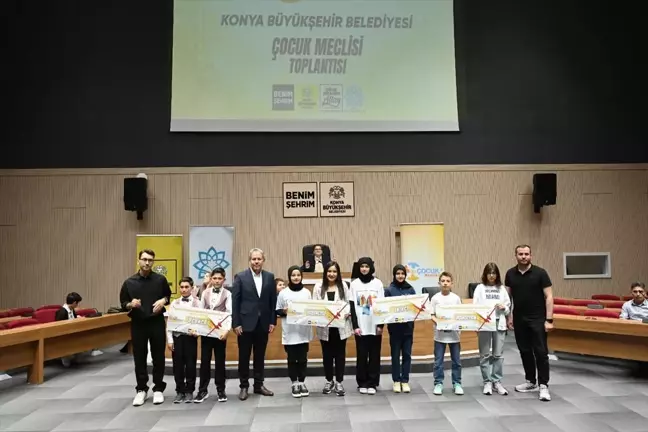 Konya İmrenler Ortaokulu öğrencileri 'Akıllı Duraklar' projesiyle birinci oldu