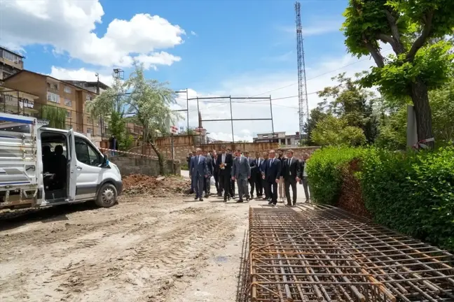 Hakkari Valisi Şemdinli'de Ziyaretlerde Bulundu