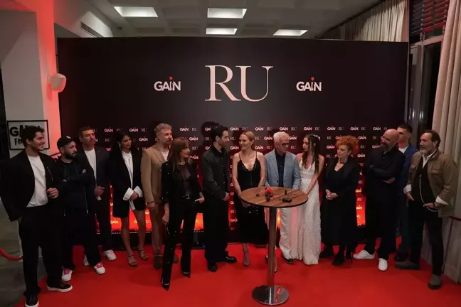 Meryem Uzerli'nin başrolünde olduğu 'RU' dizisinin galası yapıldı