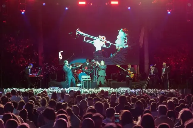 Antalya Akra Caz Festivali Dany Brillant konseriyle başladı