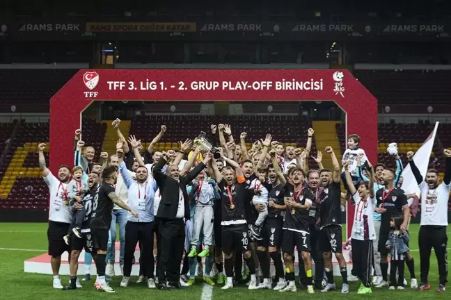 Çimentaş Elazığspor TFF 2. Lig'e yükseldi