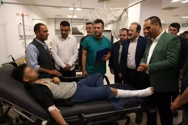 Mersin Valisi Ali Hamza Pehlivan, trafik kazasında yaralananları ziyaret etti