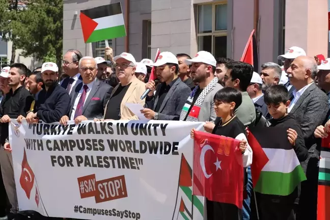 Amasya Üniversitesi Öğrencileri ve Akademisyenleri İsrail'in Filistin Kampına Saldırıyı Protesto Etti