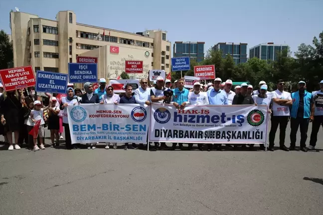 Diyarbakır'da belediyelerden çıkarılan işçilerle ilgili basın açıklaması yapıldı