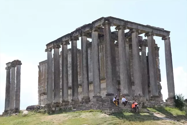 Aizanoi Antik Kenti'nde düzenlenen yürüyüşe 130 dağcı katıldı