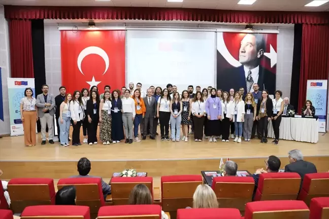 İKÇÜ'den dezavantajlı gençlere veri analisti eğitimi