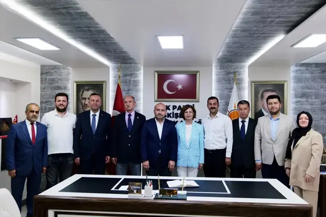 Eskişehir Büyükşehir Belediye Başkanı Ayşe Ünlüce, AK Parti İl Başkanı Gürhan Albayrak'a iade-i ziyarette bulundu