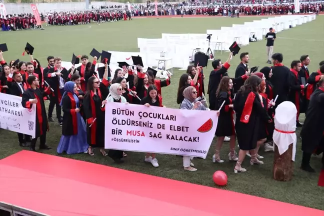 Kastamonu Üniversitesi Mezuniyet Töreninde Filistin'e Destek Gösterisi Yapıldı