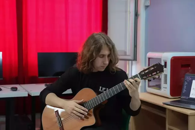 İzmir Fen Lisesi Öğrencisi Yapay Zeka ile Klasik Gitar Eserleri Üretiyor