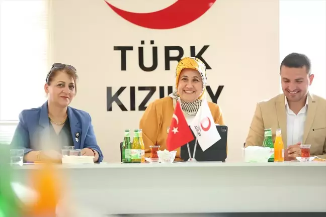 Türk Kızılay Genel Başkanı Ağrı'da Ziyaretlerde Bulundu