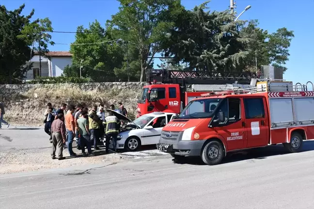 Adıyaman'ın Besni ilçesinde otomobil yangını