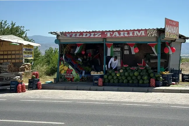 Elazığlı manav Filistin'e destek verdi