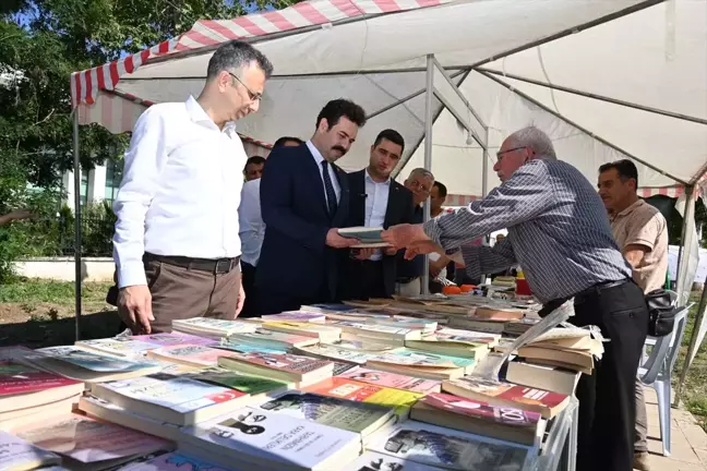 Osmaniye'de 1. Kadirli Kitap Fuarı Açıldı