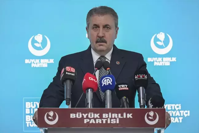 BBP Genel Başkanı Mustafa Destici, PKK'nın partisi Belediye Başkanı Mehmet Akış'ın gözaltına alınmasını destekliyor