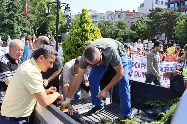 Kırklareli'de Dünya Çevre Günü etkinlikleri kapsamında fidan dağıtım töreni yapıldı