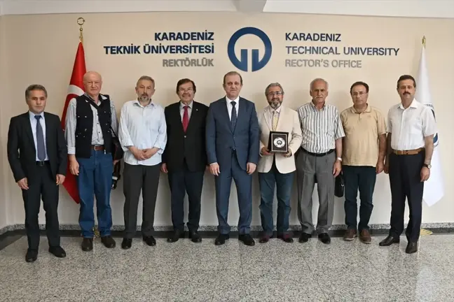 Avrasya Basın Yayın Birliği Trabzon Şube Başkanı KTÜ Rektörü Prof. Dr. Hamdullah Çuvalcı'yı ziyaret etti