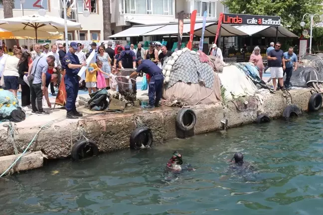 Küçükkuyu'da Deniz Temizliği Etkinliği Gerçekleştirildi