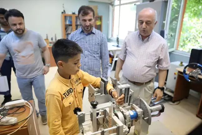 Hakkari'li Öğrenci Aram Kaynak, Yıldız Teknik Üniversitesi'ni Gezdi