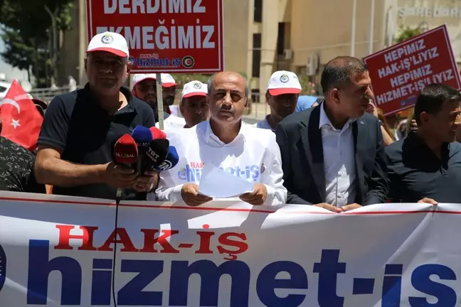 Hizmet-İş Diyarbakır İl Başkanı ve Sendika Üyeleri İşten Çıkarmalara Tepki Gösterdi