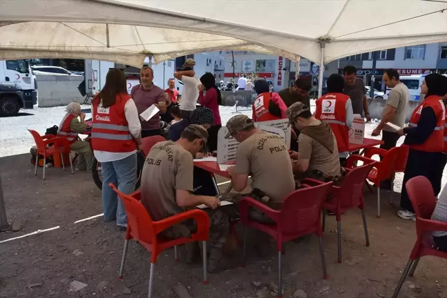 Ordu Emniyet Müdürlüğü Polisleri Türk Kızılay'a Kan Bağışında Bulundu