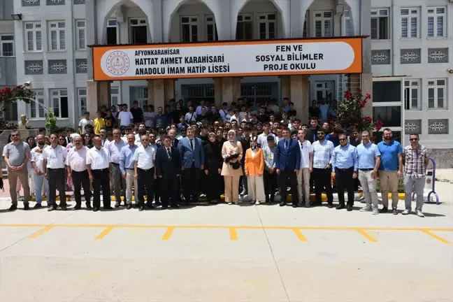 Afyonkarahisar Valisi Kübra Güran Yiğitbaşı, Hattat Ahmet Karahisari Anadolu İmam Hatip Lisesi'ni ziyaret etti