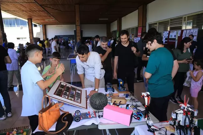 Diyarbakır'da düzenlenen 1. Bilim ve Sanat Merkezi Şenliği