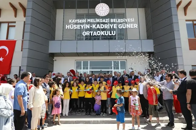 Melikgazi ilçesinde Hüseyin-Kadriye Güner Ortaokulu'nun resmi açılışı yapıldı