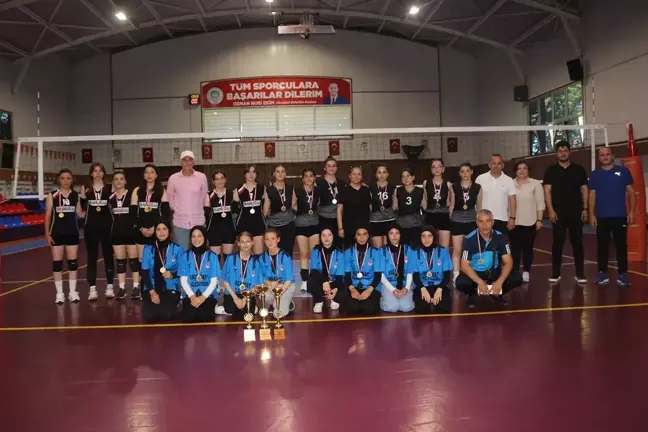 Akçaabat'ta Geleneksel Voleybol Turnuvası Tamamlandı