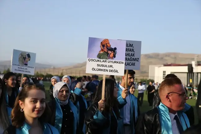 Siirt Üniversitesi Mezuniyet Töreninde Filistin Halkına Destek