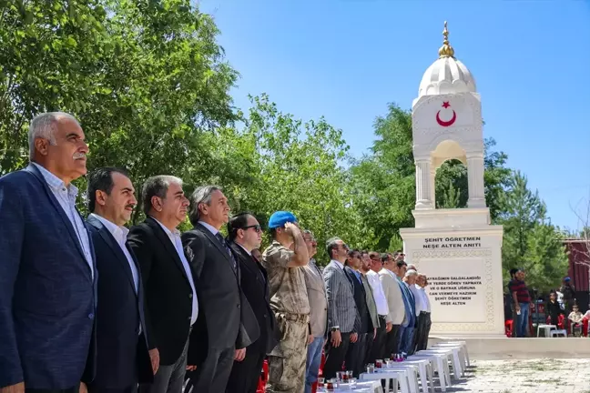 Diyarbakır'da PKK'lı teröristlerce 31 yıl önce şehit edilen Neşe öğretmen anısına anıt yapıldı