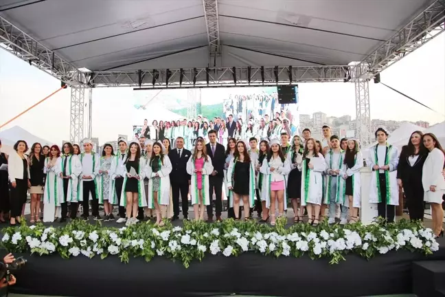 Doğa Koleji Öğrencileri İstanbul Bilgi Üniversitesi'nde Mezuniyet Töreni Düzenledi