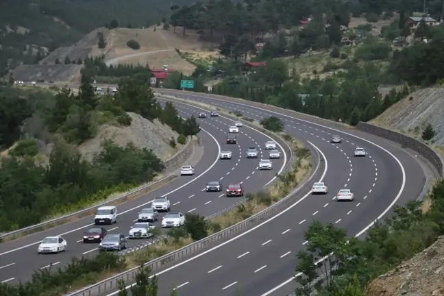 Adana-Pozantı-Ankara Otoyolu'nda Kurban Bayramı dolayısıyla araç yoğunluğu