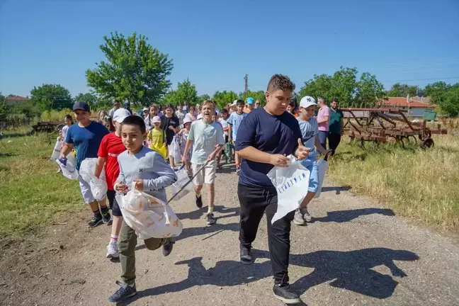 Edirne'nin Süloğlu ilçesinde çocuklar bayram öncesi şeker toplama geleneğini sürdürüyor