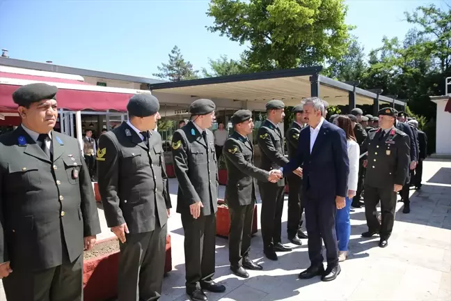 Edirne Valisi Sezer, bayram ziyaretleri gerçekleştirdi