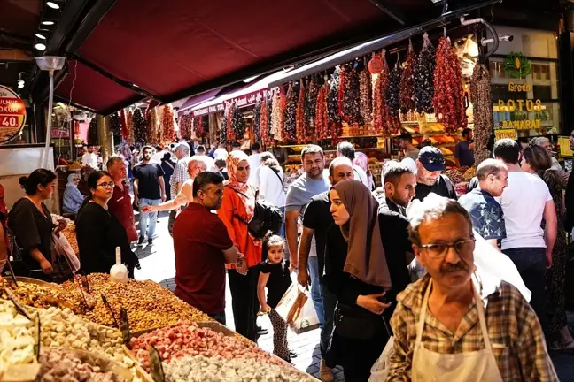 Eminönü'nde Kurban Bayramı alışverişi yoğunluk yaşandı